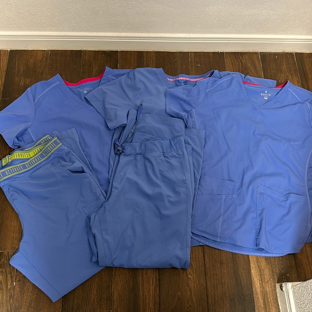2 pairs of med couture scrub pants ceil color size xl and 3 med couture tops xxl